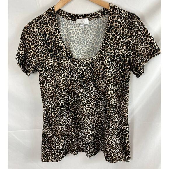 Socialite Scoop Neck Leopard Print Short Sleeve T-Shirt size small - Picture 2 of 5
